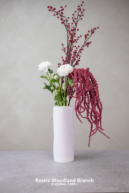 Burgundy Dusk – liten färdigkomponerad konstblomsbukett från OONA