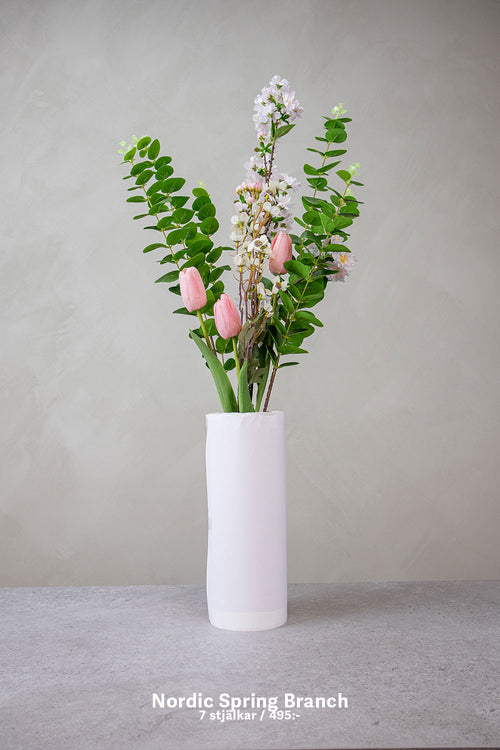 Nordic Spring – liten färdigkomponerad konstblomsbukett från OONA