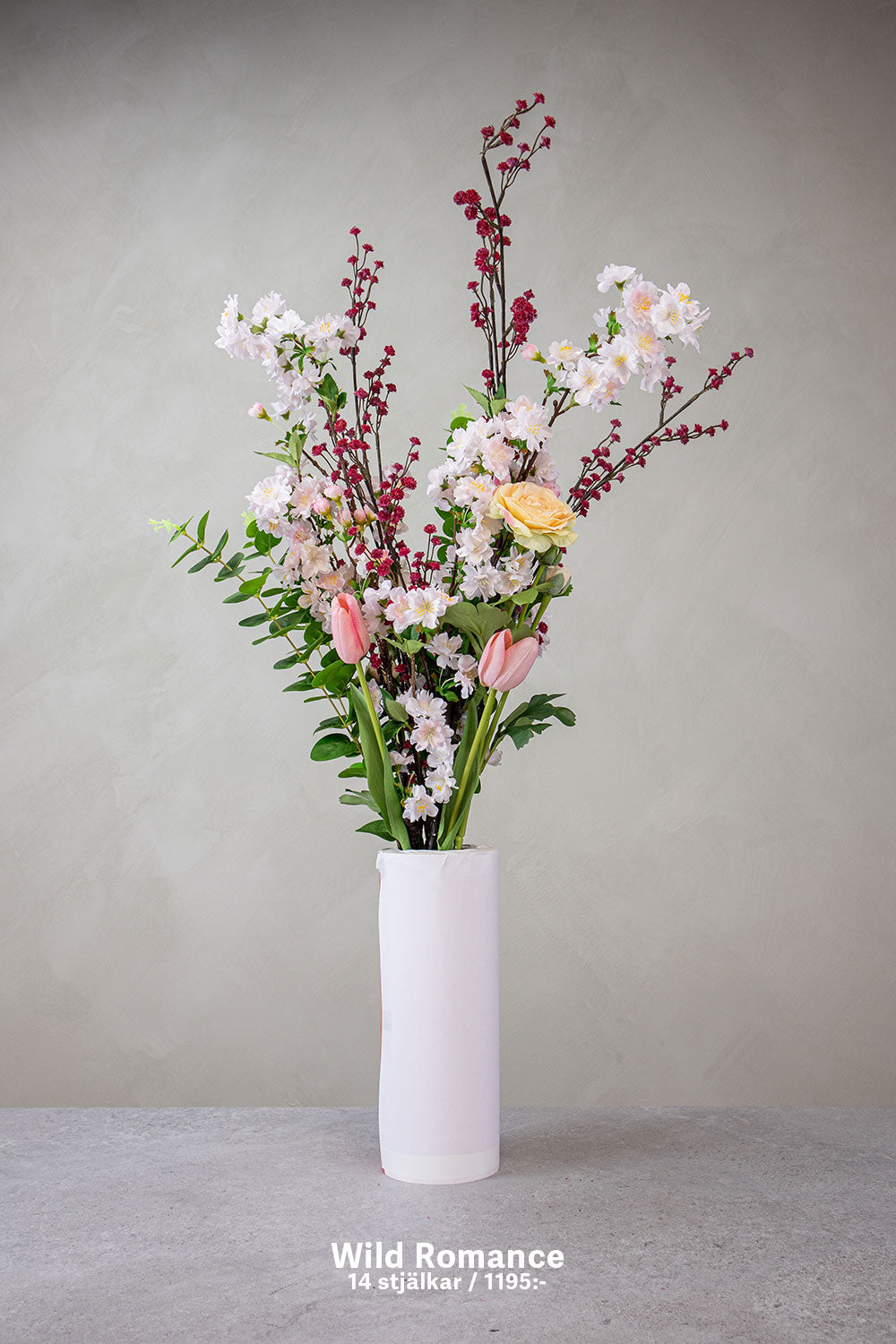 Wild Romance – stor färdigkomponerad bukett med konstblommor från OONA